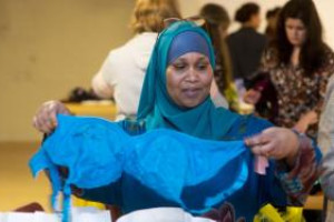 Honderden bh’s ingeleverd voor project Boezemvriendinnen in Leeuwarden om vrouwen met kleine portemonnee aan goede kleding te helpen: ‘Er zat ook echt mooi spul bij van merken als Chantelle en Marlies Dekkers’